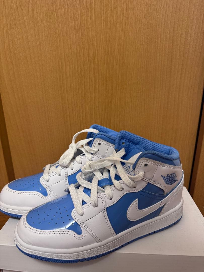 エア ジョーダン1MID SE GS KFZ3933114WHT/LGNDBL