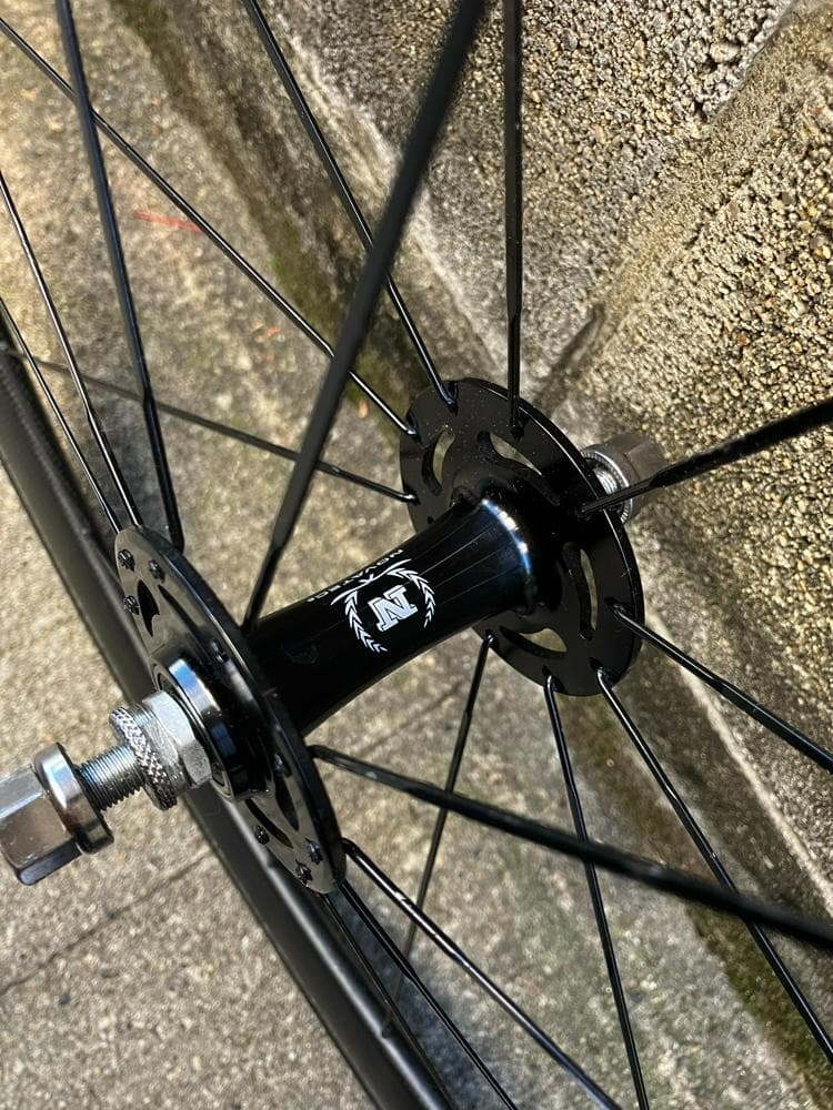 ピストー カーボンホイールセットー NovatecハブThickslickタイヤ