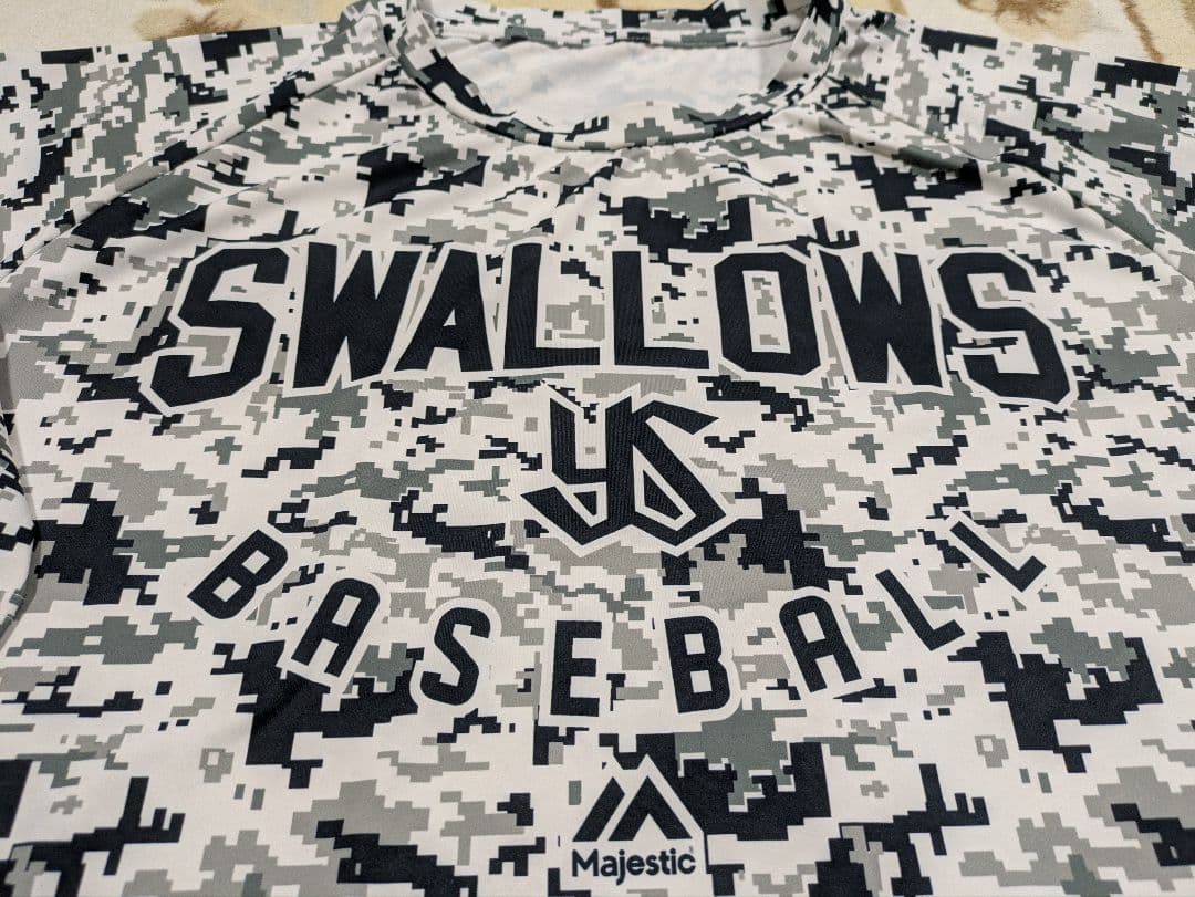 東京ヤクルトスワローズ　白黒ドット柄Tシャツ　②