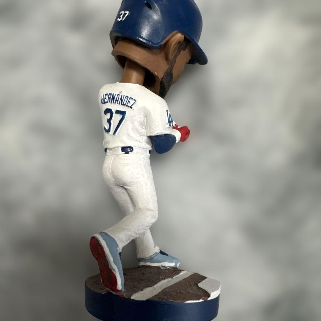 テオスカーヘルナンデス フィギュア Dodgers ボブルヘッド