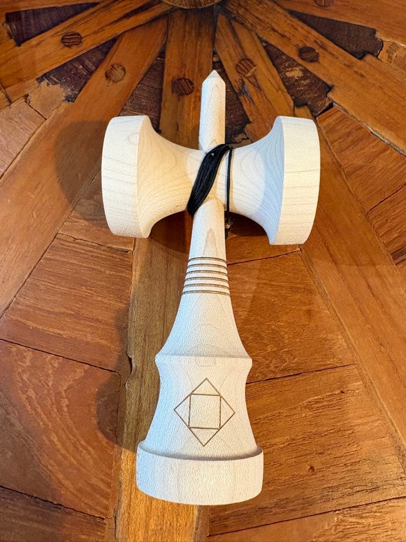 Lotus Kendamas とGHOST TOWN けん玉