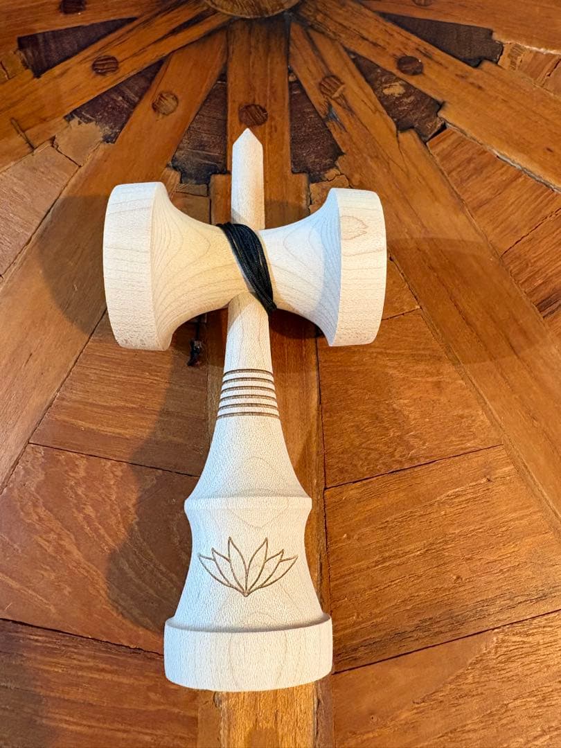 Lotus Kendamas とGHOST TOWN けん玉