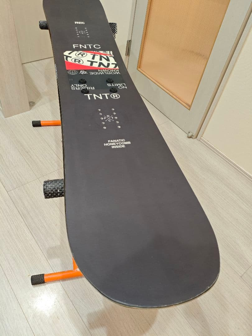 FNTC TNT R 157 スノーボード板　ぐらやパークに！