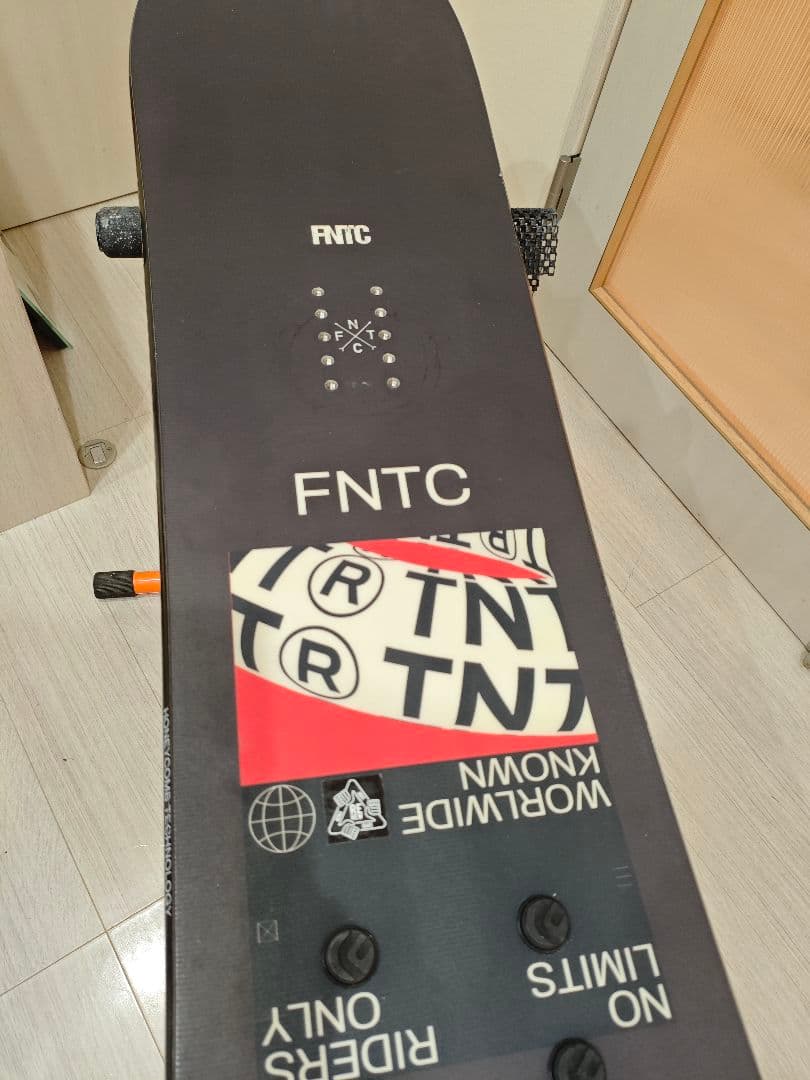 FNTC TNT R 157 スノーボード板　ぐらやパークに！