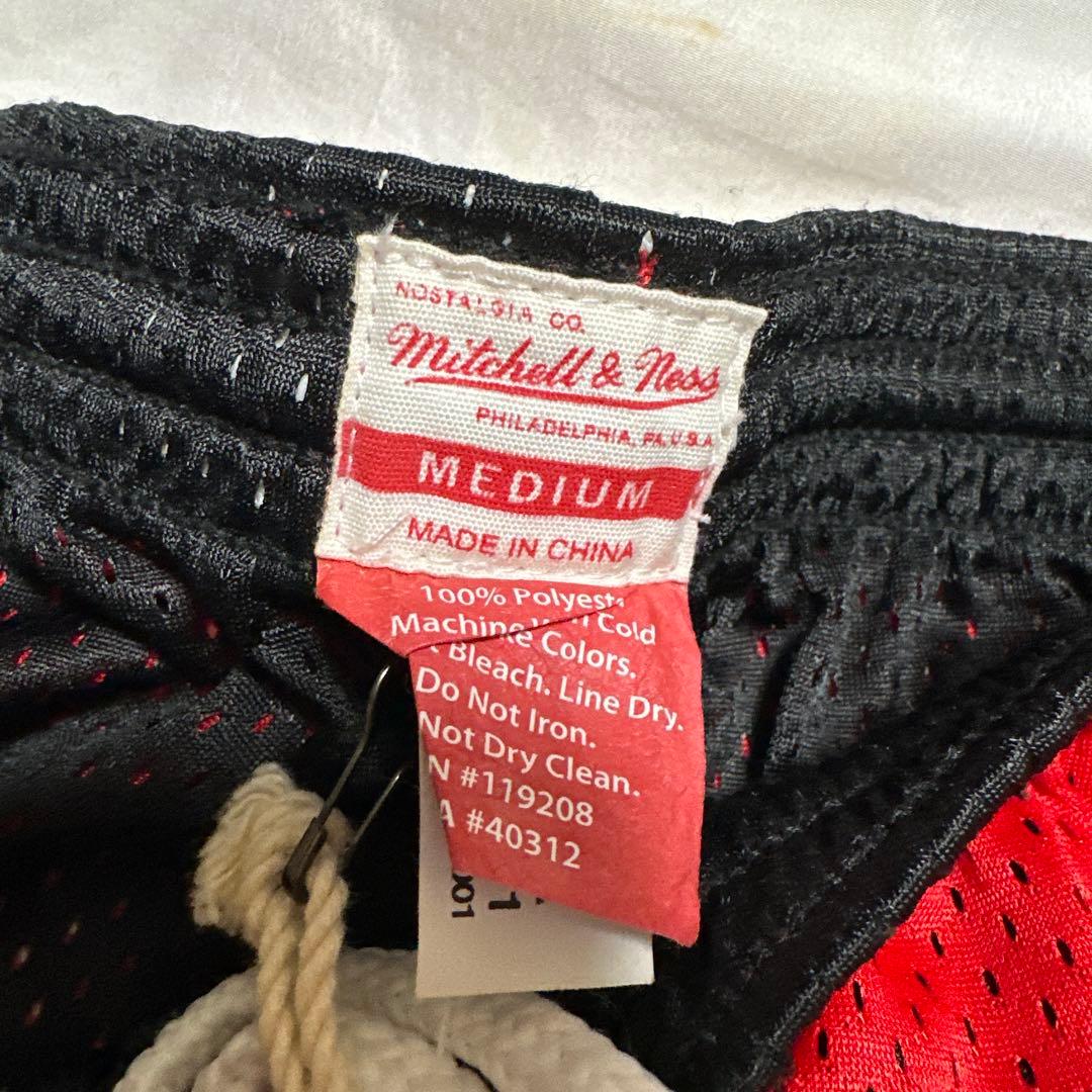 デッド　M シカゴ・ブルズ　Mitchell & Ness製メッシュショーツ