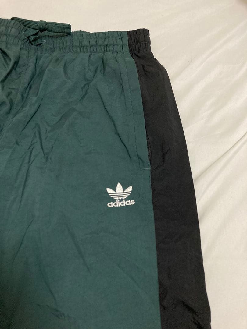 未使用品✨adidas ウーブントラックパンツ　グリーン緑黒ジャージ　遠藤さくら
