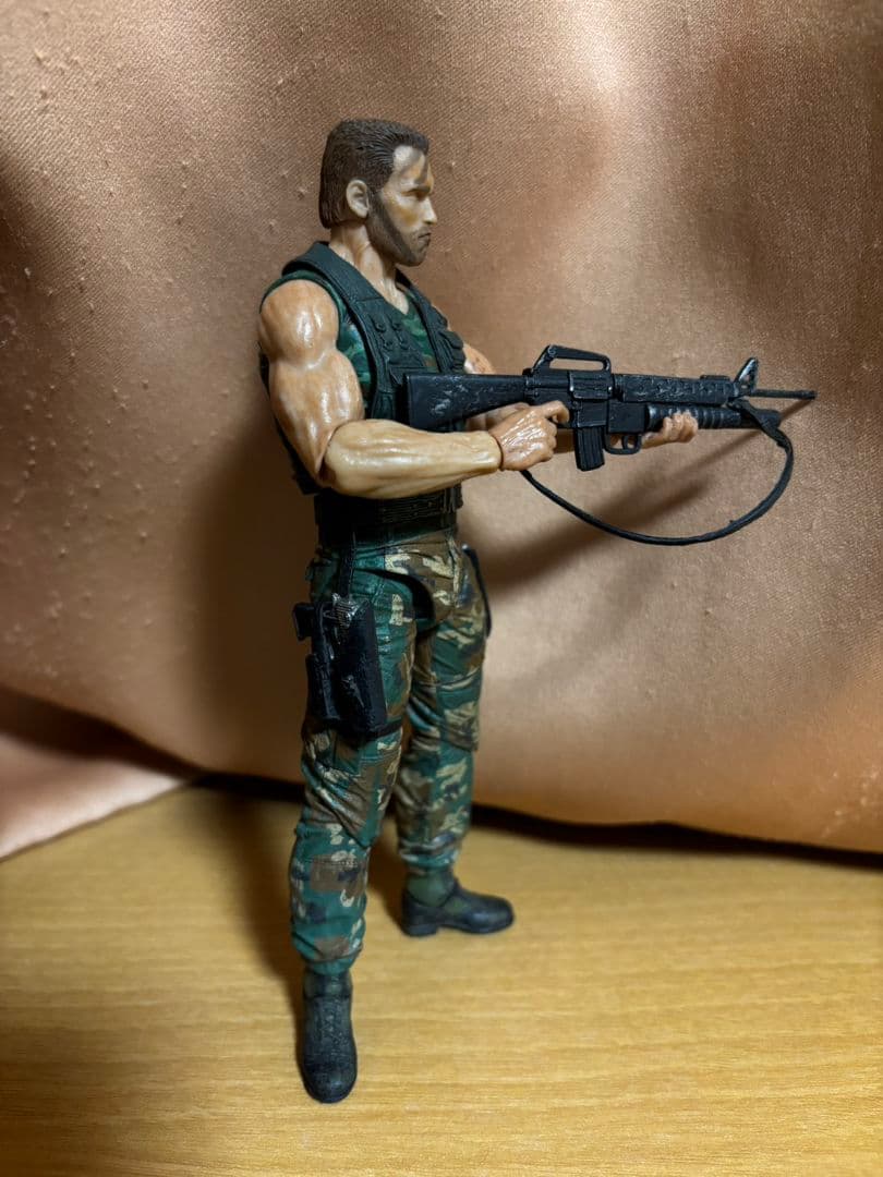 neca　プレデター　 ダッチ　アーノルドシュワルツェネッガー　なかやまきんに君