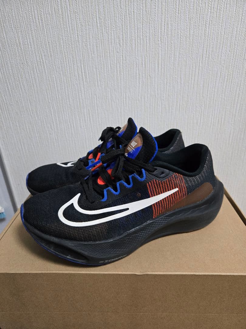 NIKE ZOOM FLY 黒/青/赤