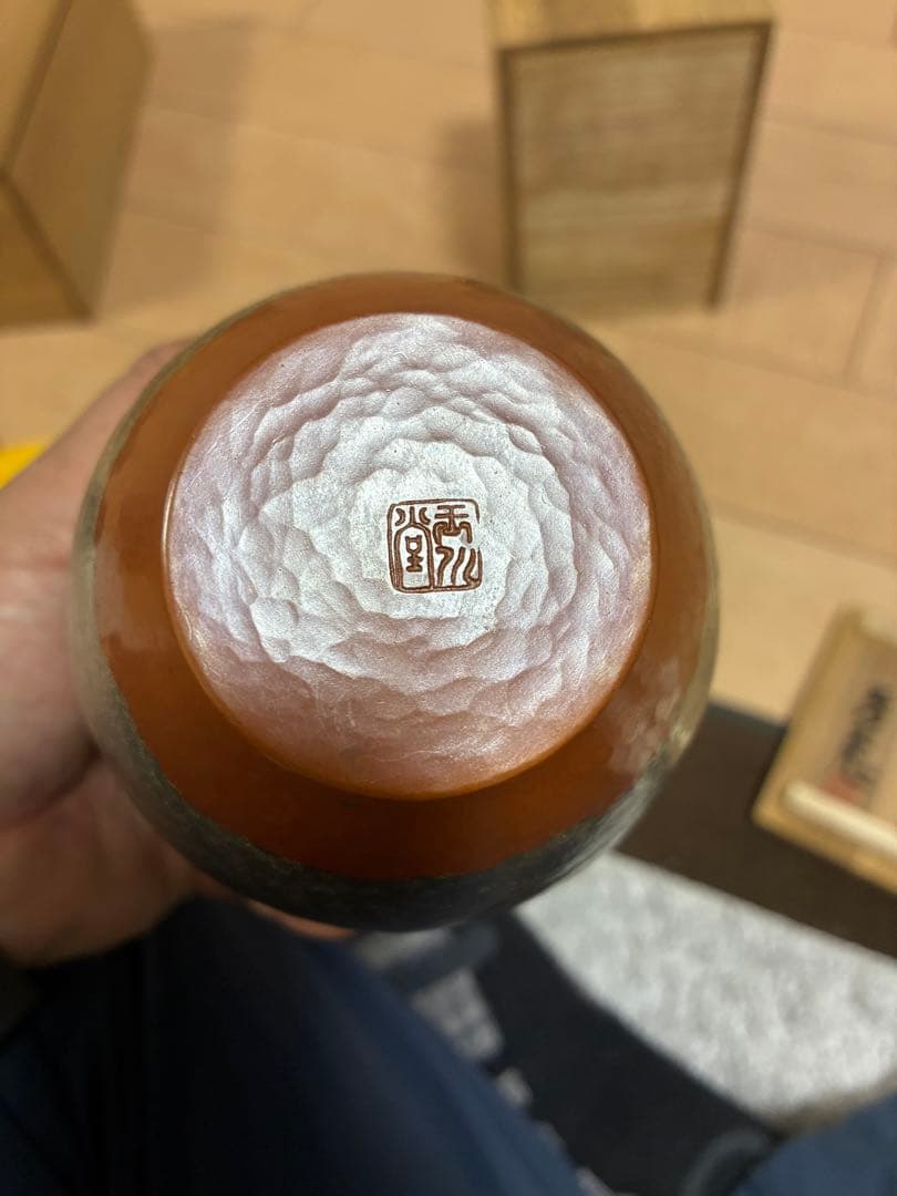 銅製花挿（花瓶）