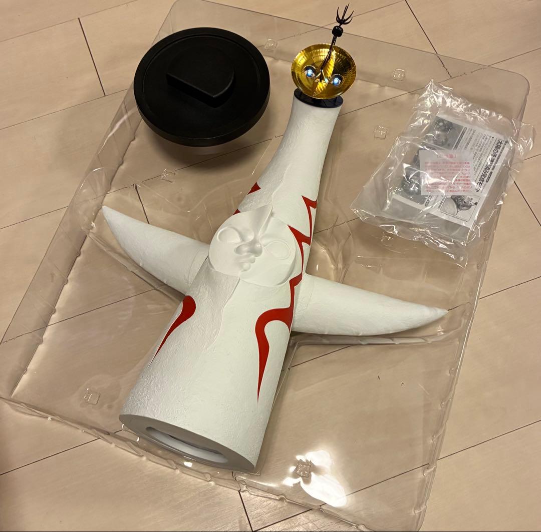 【美品】太陽の塔 ソフビ 岡本太郎 1/144スケール