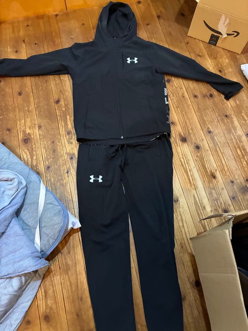 Under Armour フルジップフーディとトレーニングパンツセット