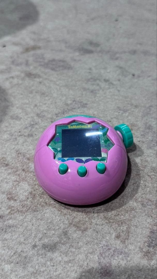 小型デジタルペットTamagotchi ピンク《陸》