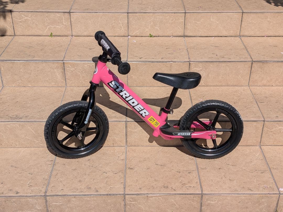 【美品・室内保管】ストライダー スポーツモデル 12インチ ピンク