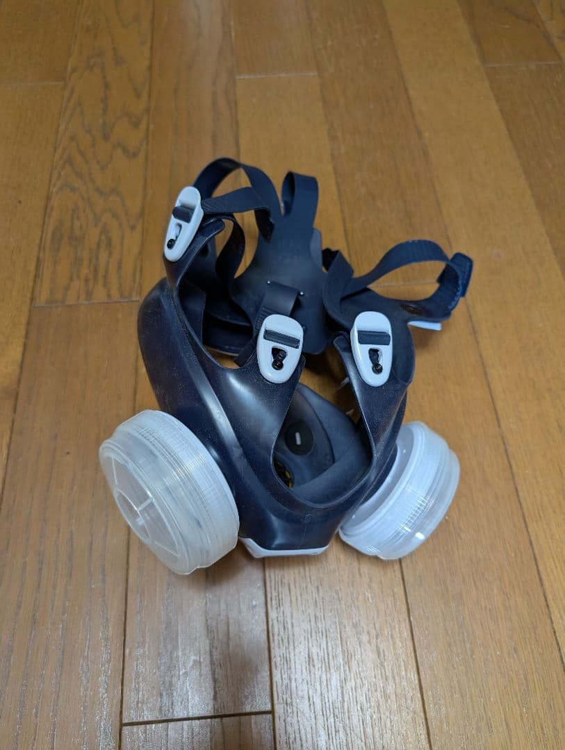調整可能な重松製作所ガスマスク黒/白　サイズМ　フィルター2個お付けします。