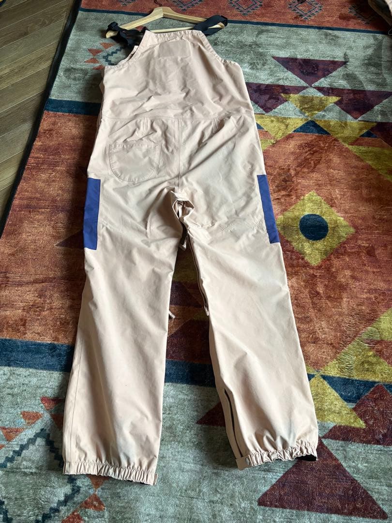 km4kカモシカPARADICE JACKETとBIBセットアップ　スノボウェア