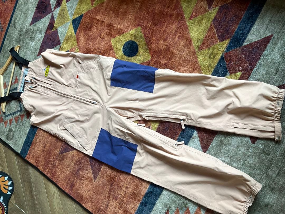 km4kカモシカPARADICE JACKETとBIBセットアップ　スノボウェア