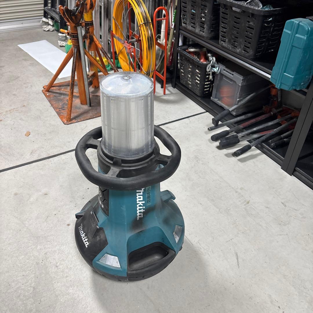 型番　ML010G Makita ランタン 照明器具