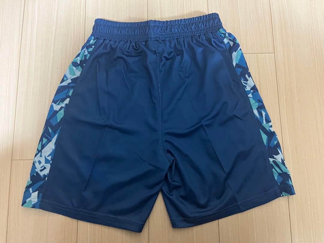 【新品タグ付き】バドミントン　ヨネックス　ハーフパンツ　Mサイズ　海外