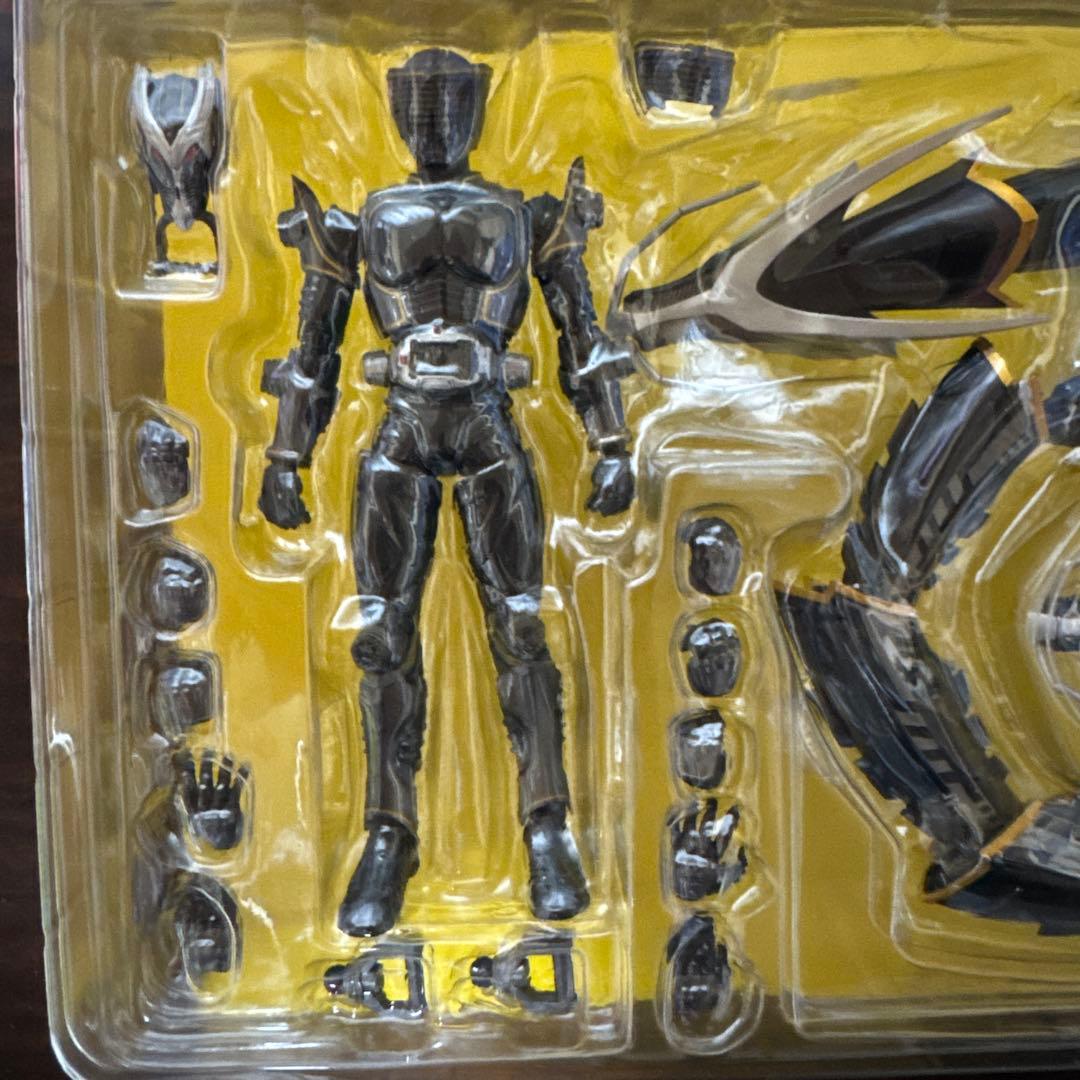 S.H.Figuarts 仮面ライダーリュウガ&ドラグブラッカー　　外箱難あり