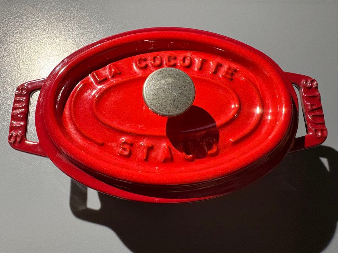 新品状態　Staub ストウブ　ミニココット　オーバル　11cm チェリー　赤