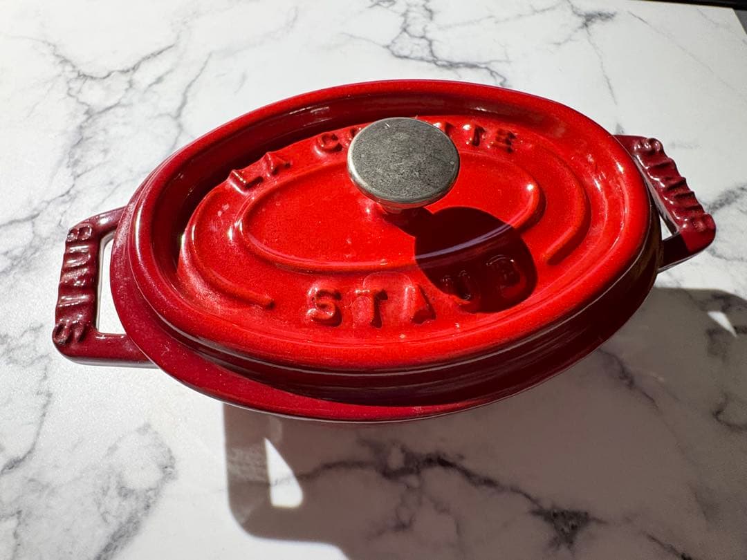 新品状態　Staub ストウブ　ミニココット　オーバル　11cm チェリー　赤