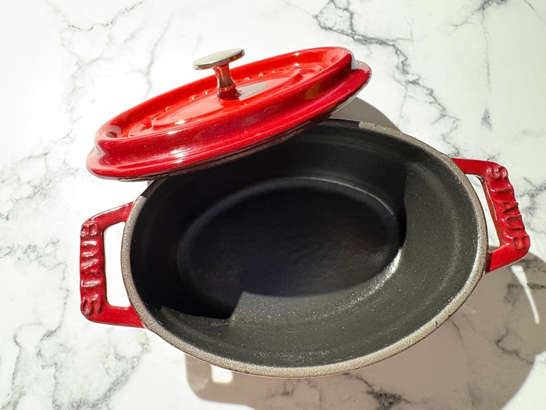 新品状態　Staub ストウブ　ミニココット　オーバル　11cm チェリー　赤