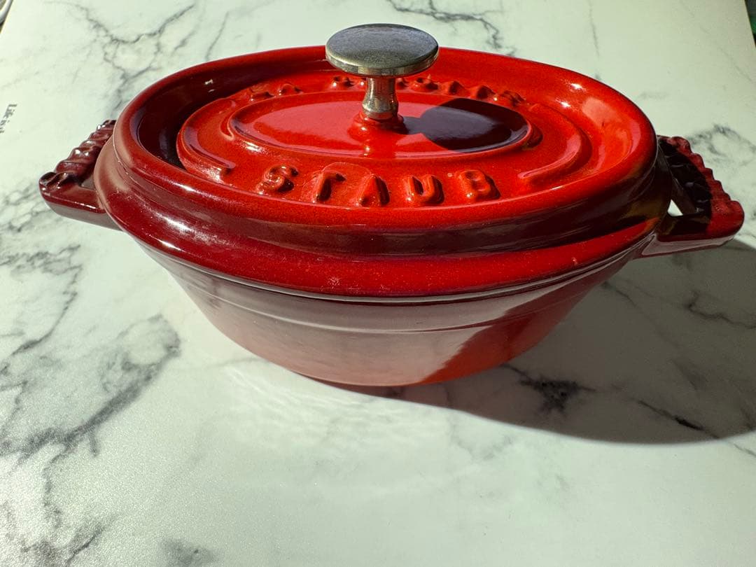 新品状態　Staub ストウブ　ミニココット　オーバル　11cm チェリー　赤