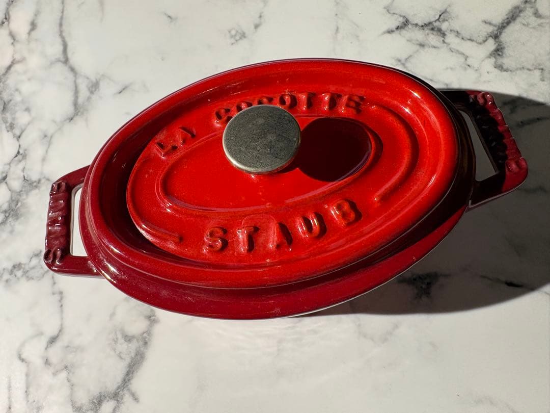 新品状態　Staub ストウブ　ミニココット　オーバル　11cm チェリー　赤
