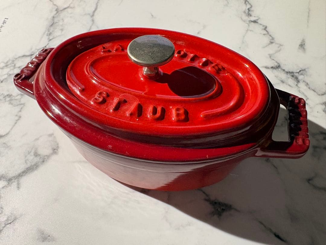 新品状態　Staub ストウブ　ミニココット　オーバル　11cm チェリー　赤