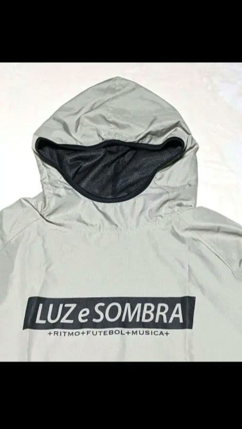 ルースイソンブラ　ピステ　LUZ e SOMBRA ポンチョ　ウィンドブレーカー