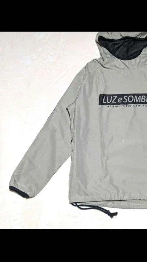ルースイソンブラ　ピステ　LUZ e SOMBRA ポンチョ　ウィンドブレーカー