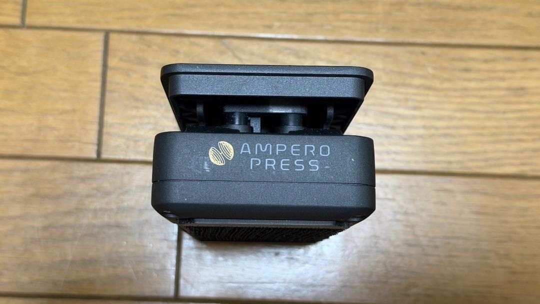 AMPERO PRESS EXPペダル・ステレオフラットパッチケーブル付き