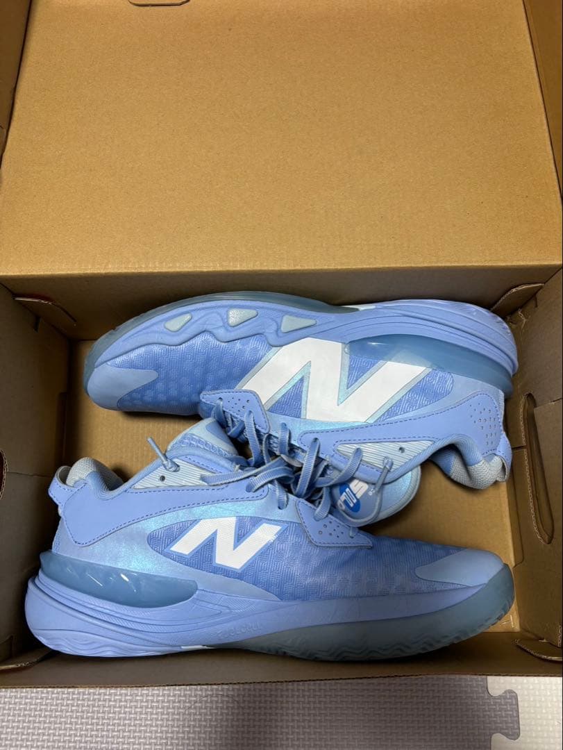 New Balance HESILOWv2バスケットボールシューズ ライトブルー