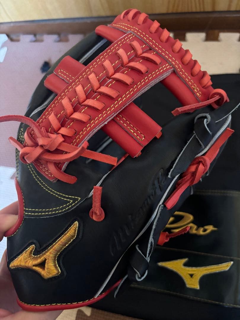 Mizuno Pro 軟式グローブ 黒/赤 収納袋付き　オリックス　紅林モデル
