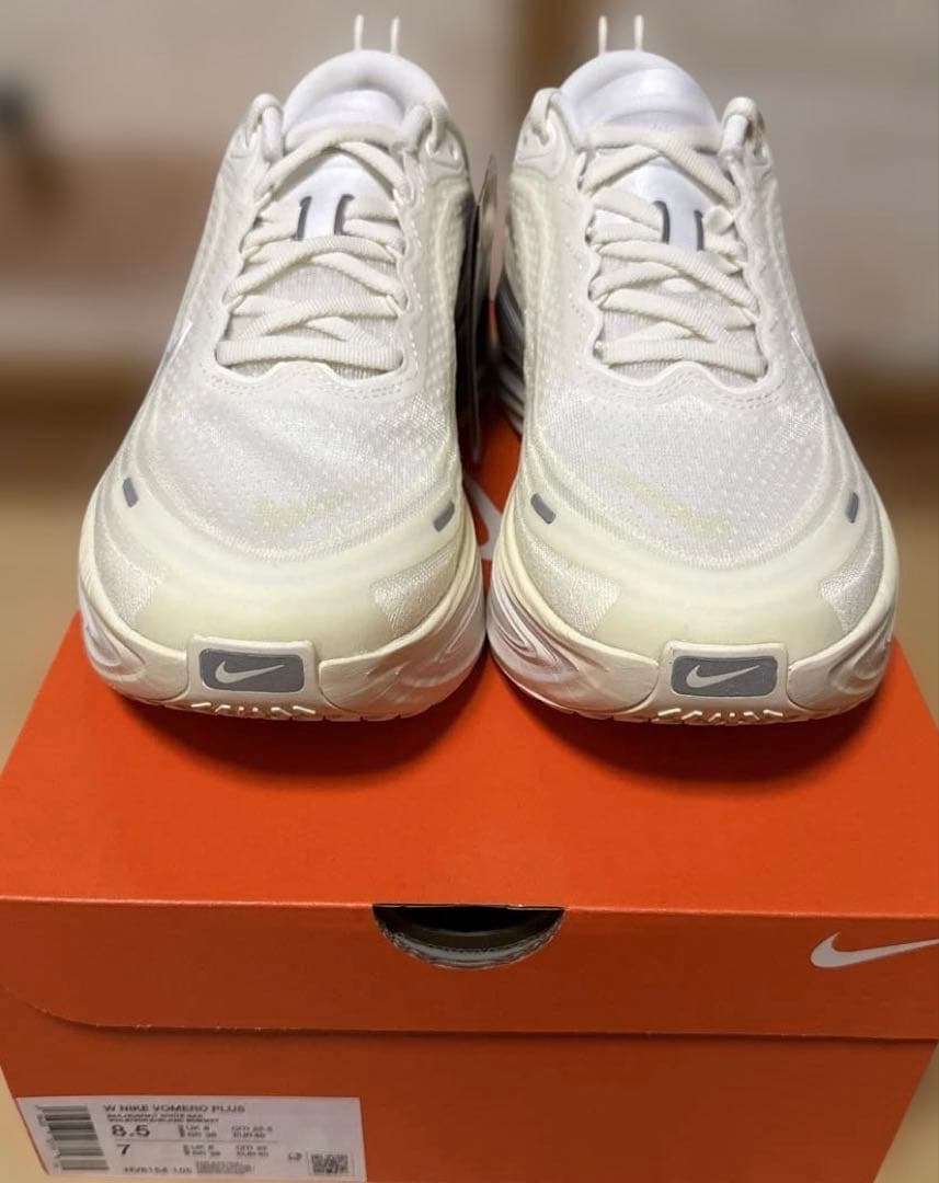 Nike ウィメンズ ボメロプラス 25.5cm ※4/3午前までの限定出品