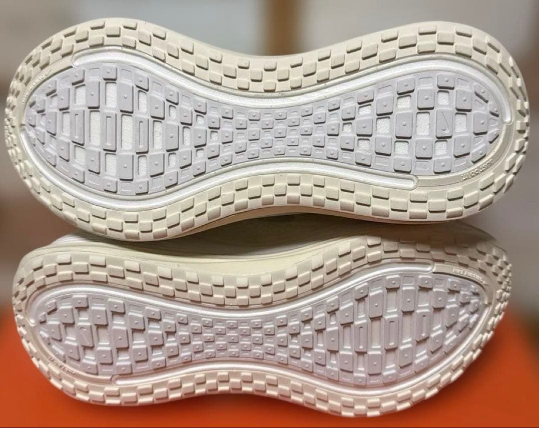 Nike ウィメンズ ボメロプラス 25.5cm ※4/3午前までの限定出品