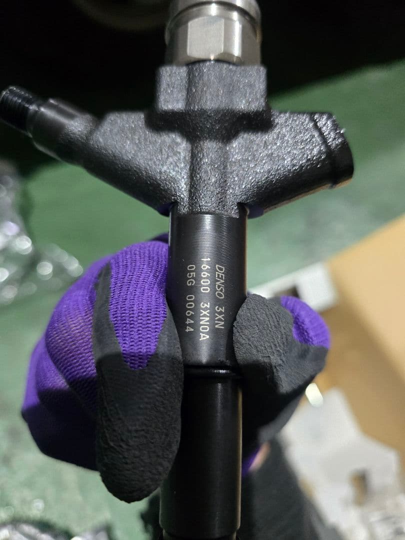 新古！キャラバンNV350 インジェクター ２本SET