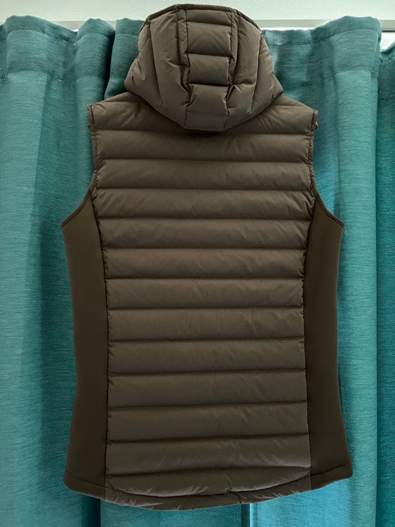 1PIU1UGUALE3 GOLF ダウンベスト 試着のみ サイズ4 超美品