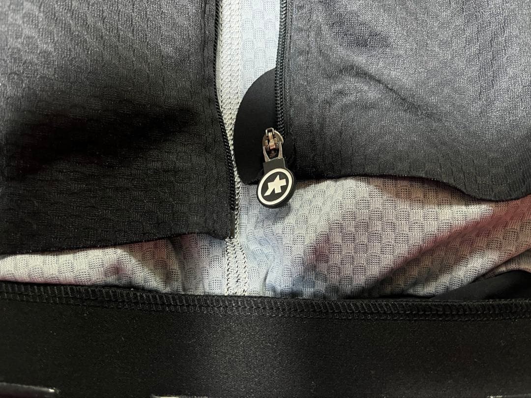 ASSOS x BOSS 限定ジャージ