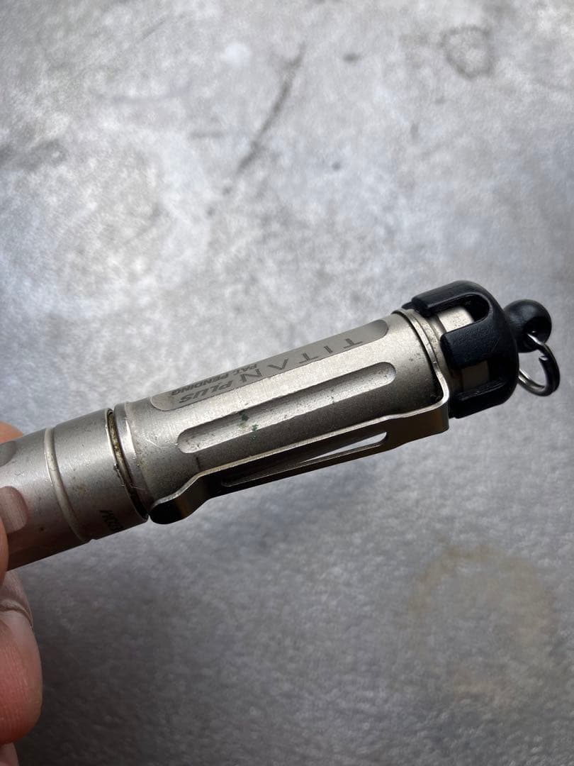 Surefire シュアファイア　titan pulus 中古