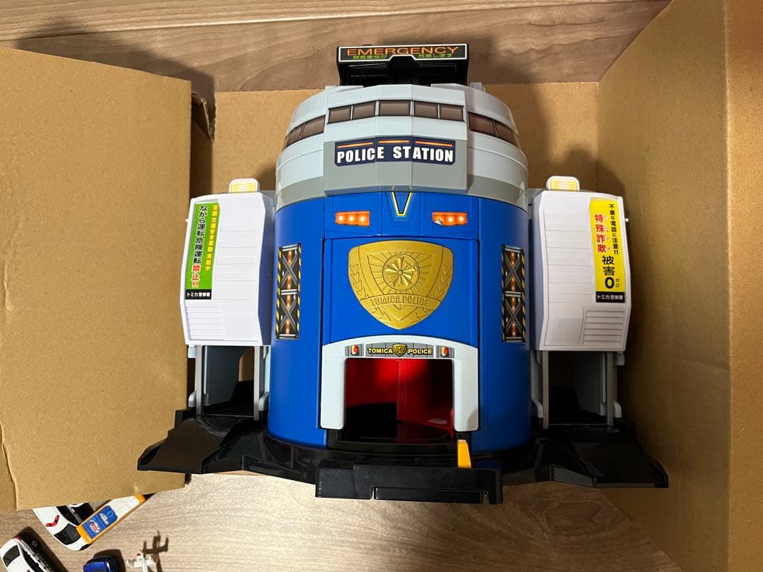 トミカ DXポリスステーション　車付き