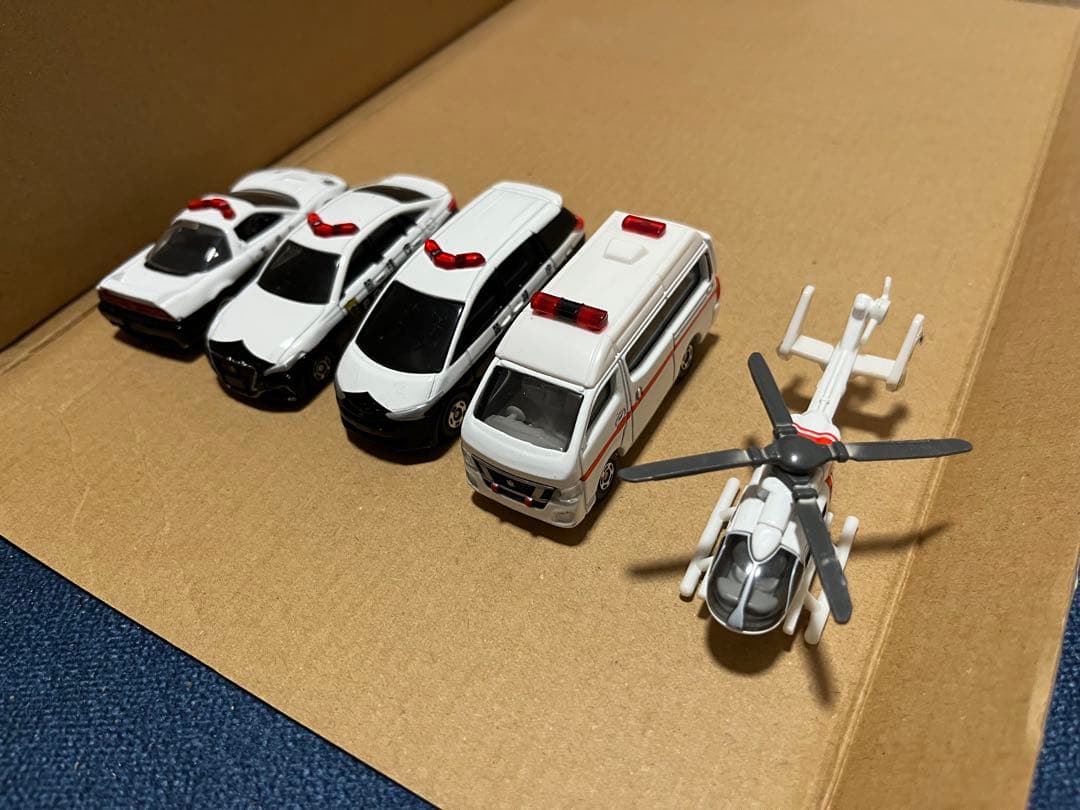 トミカ DXポリスステーション　車付き