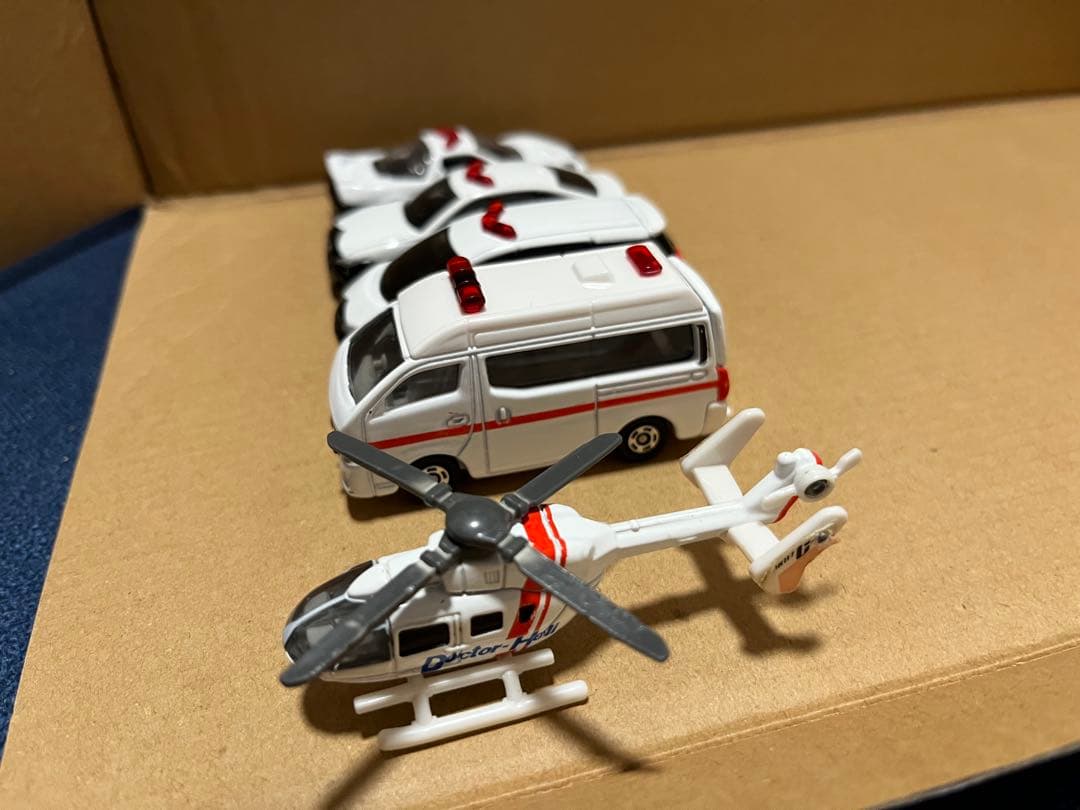 トミカ DXポリスステーション　車付き