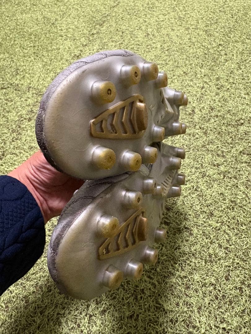 モレリアネオ4 シルバーパック　22.5cm