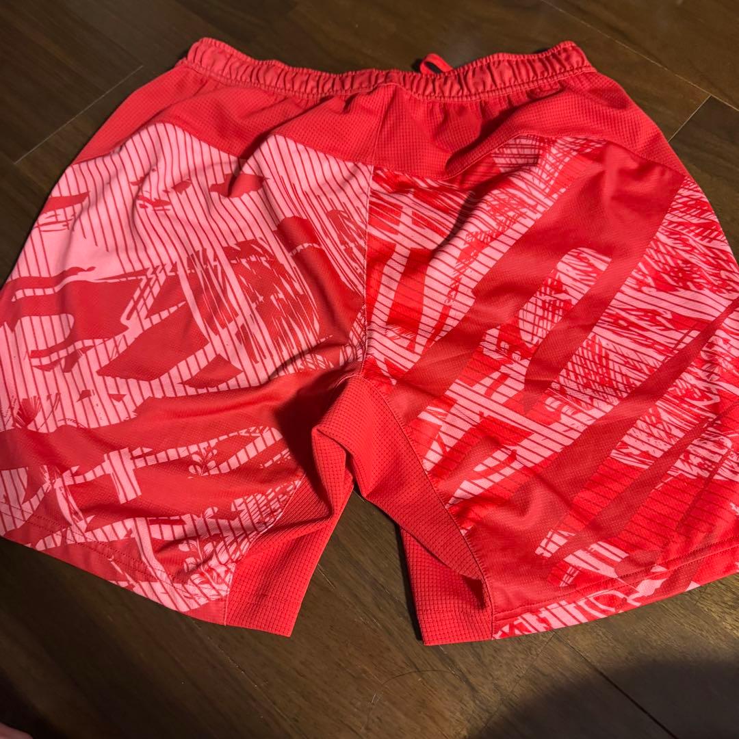 【美品】　2025年中国モデルハーフパンツ