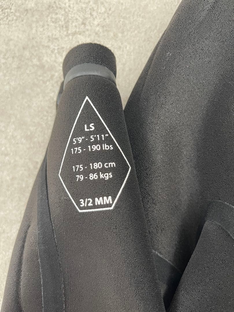 【新品未使用】volcom ウェットスーツ　ボルコム　フル　サイズLS