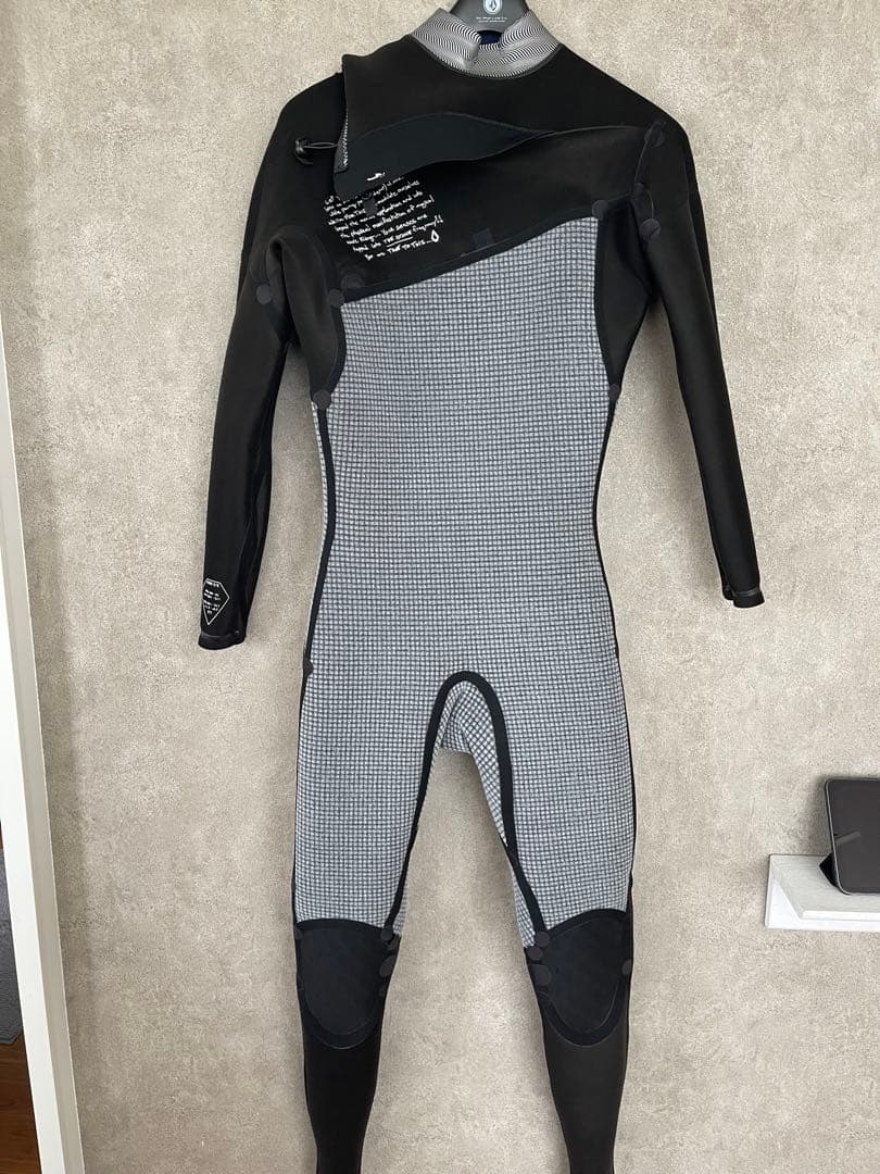 【新品未使用】volcom ウェットスーツ　ボルコム　フル　サイズLS