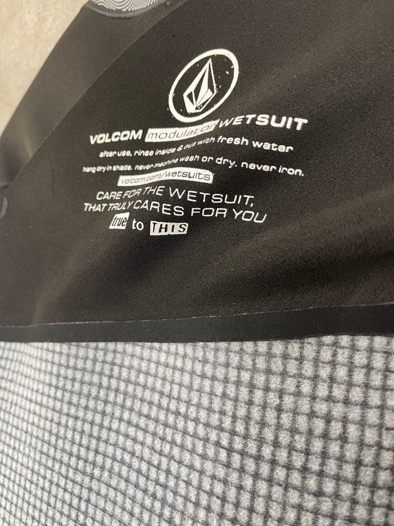 【新品未使用】volcom ウェットスーツ　ボルコム　フル　サイズLS
