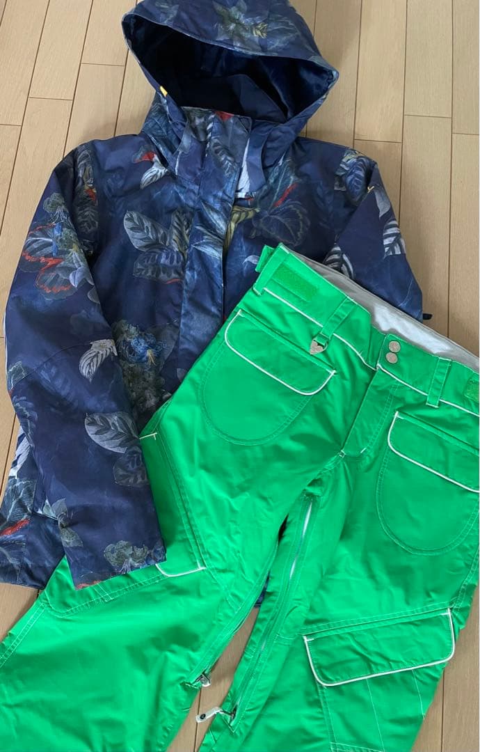 ロキシー　ROXY スノボーウェア　Sサイズ　上下セット