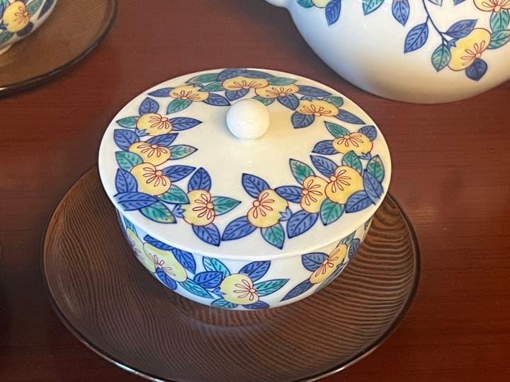 色鍋島今右衛門　嘉橘（かきつばた）蓋付茶器 桐箱入り